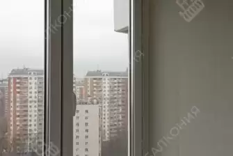 Установка системы холодного остекления на балконе