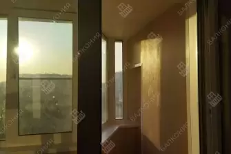 Остекление и отделка балкона в многоквартирном доме