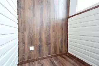 Отделка балкона с холодным остеклением Provedal и выносом остекления