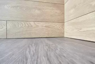 Отделка балкона ламинатом с утеплением и остеклением Рехау 