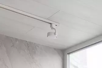 Отделка гибким мрамором балкона Утюжок