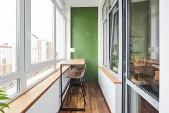 Остекление и отделка балкона под ключ панелями ПВХ и ламинатом