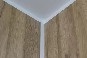 Отделка ПВХ панелями и холодное остекление на балконе