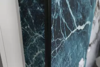 Отделка балкона гибким мрамором с зонированием пространства