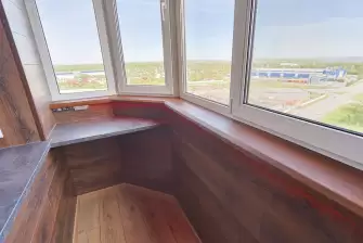 Остекление и отделка балкона Лодочка