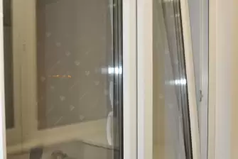 Остекление балкона в серии дома 01-ПЗ с утеплением и отделкой