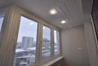 Теплое остекление балкона Сапожок окнами ПВХ Рехау